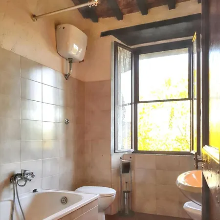 아파트 Spacious In With Mountain View